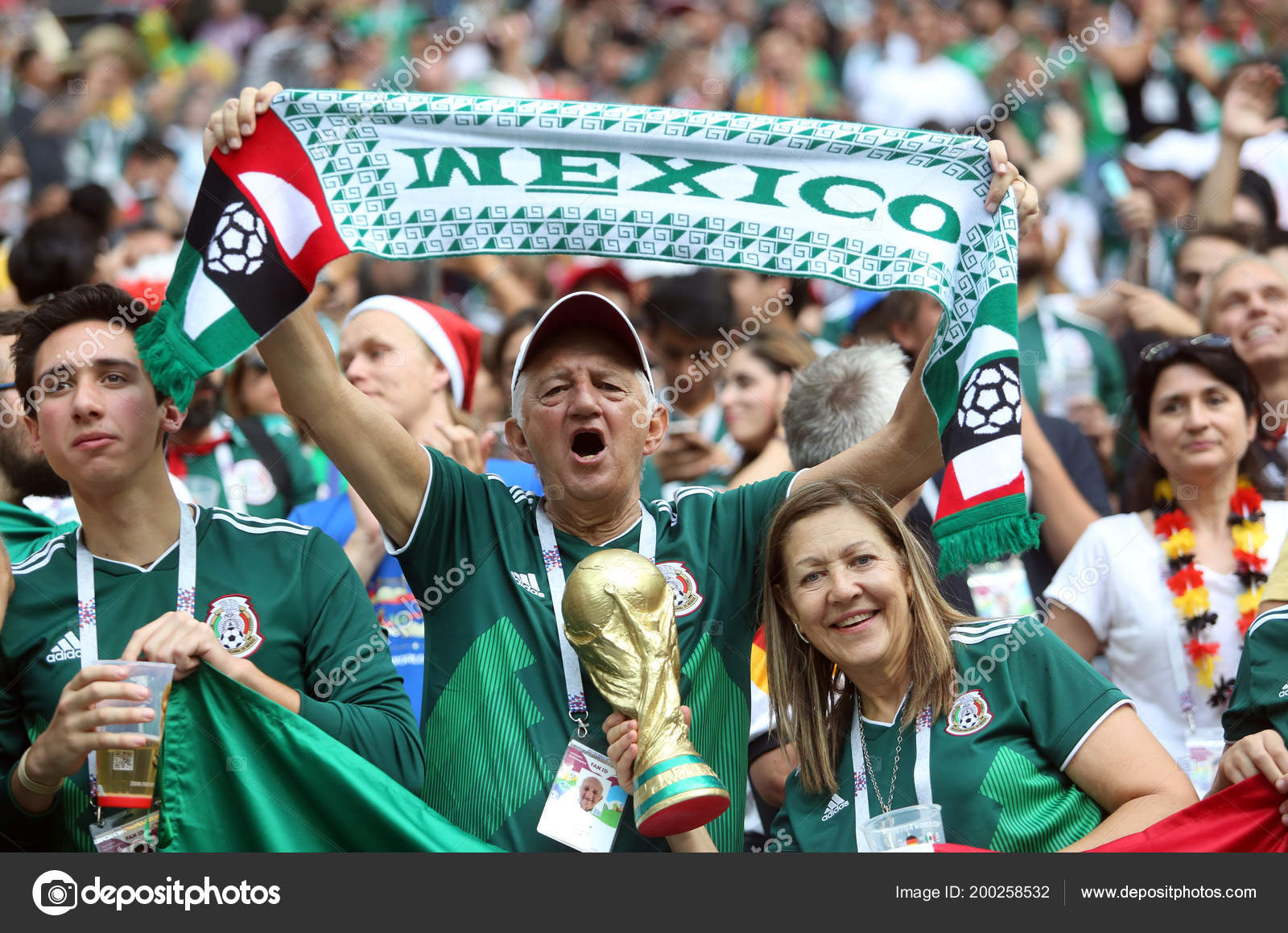 2018 Moscou Rússia Torcedores Alemães Mexicanos Nas Arquibancadas Copa Mundo  — Fotografia de Stock Editorial © m.iacobucci.tiscali.it #200258532